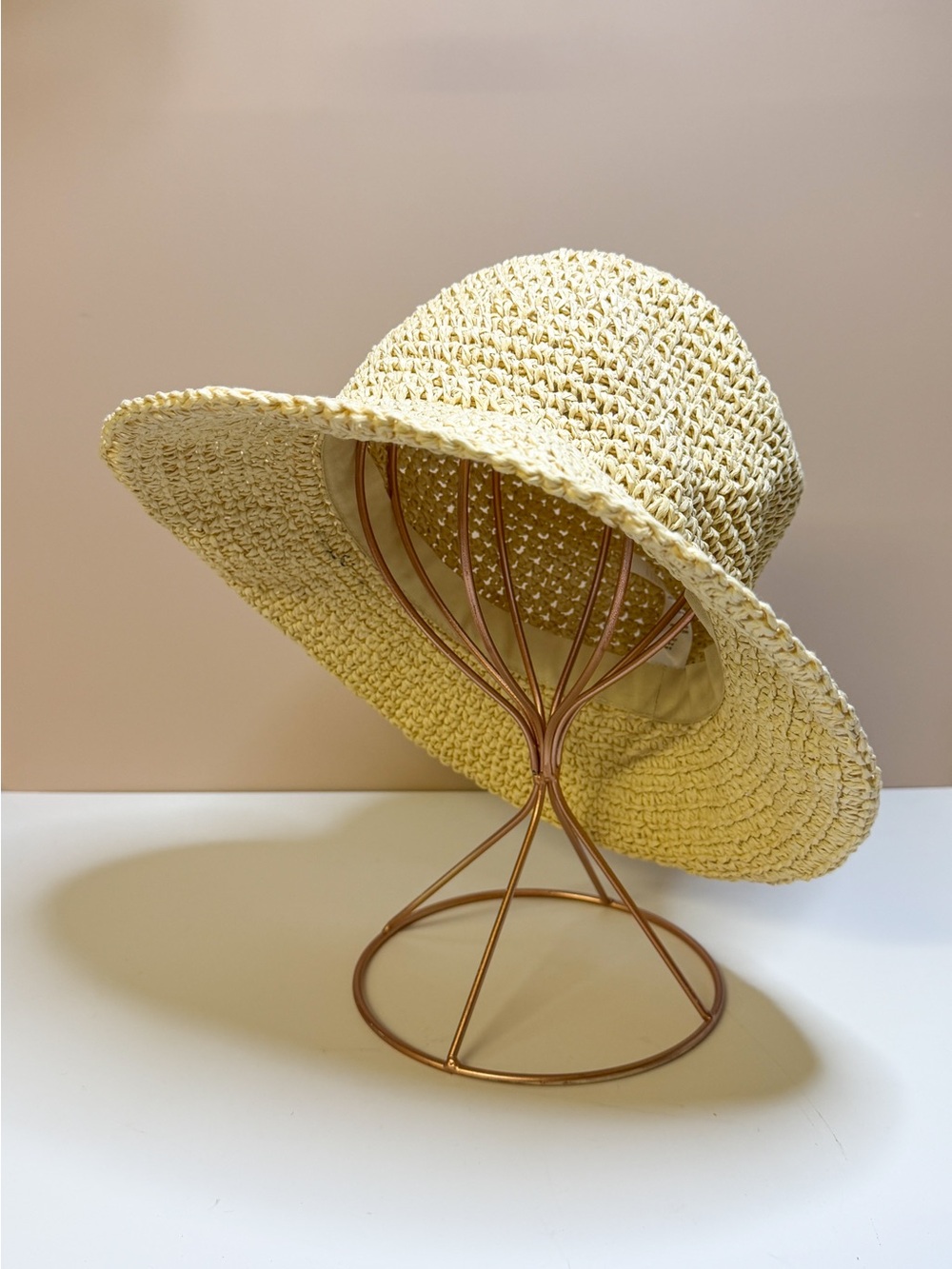 Old Navy Crochet Bucket Hat, size s/m